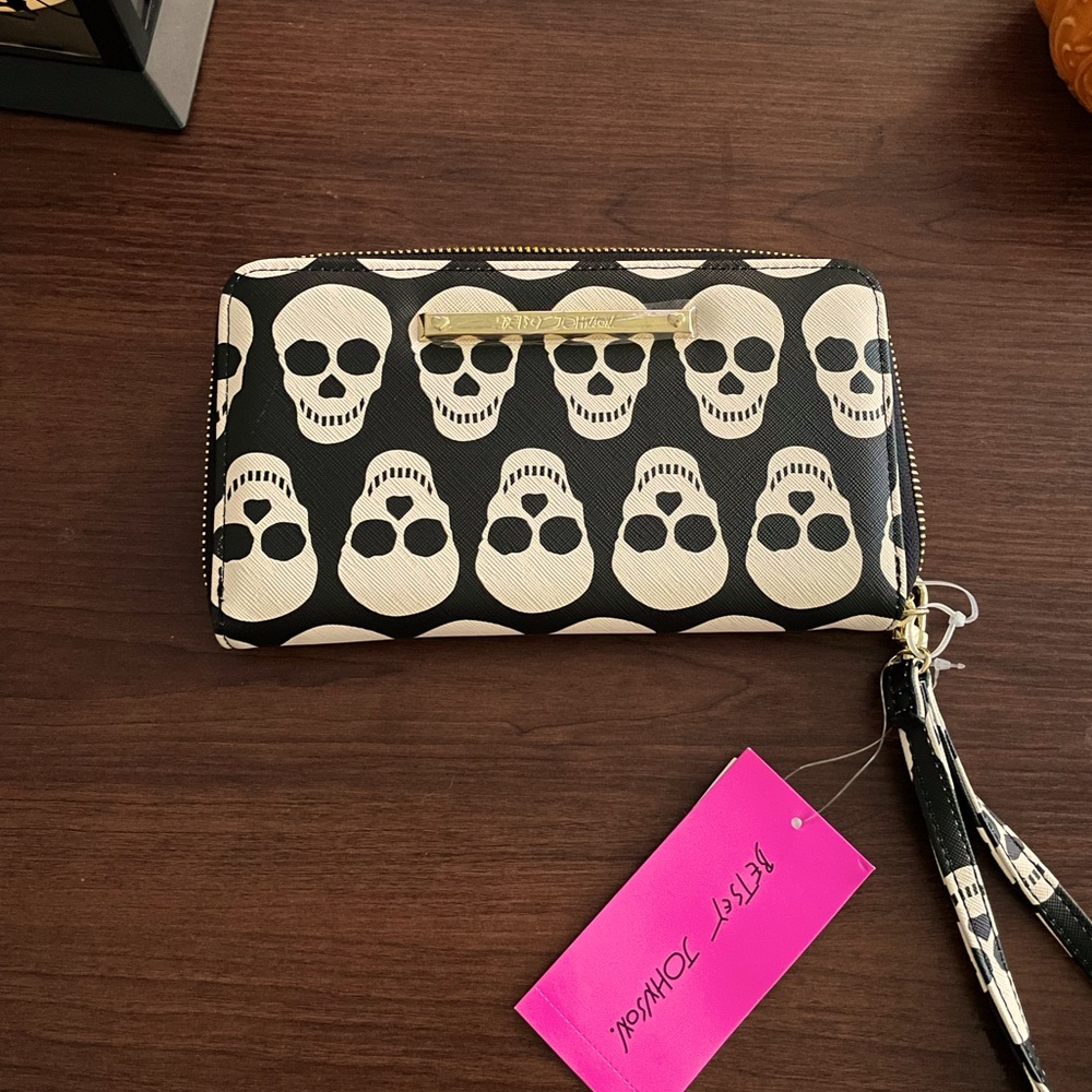 Betsey Johnson skulls wallet
